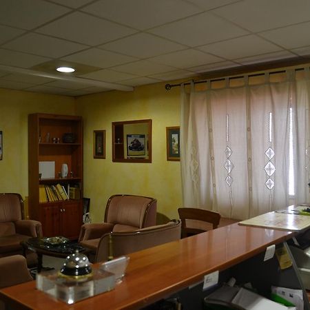 Hostal Al-Qazeres Caces Екстериор снимка