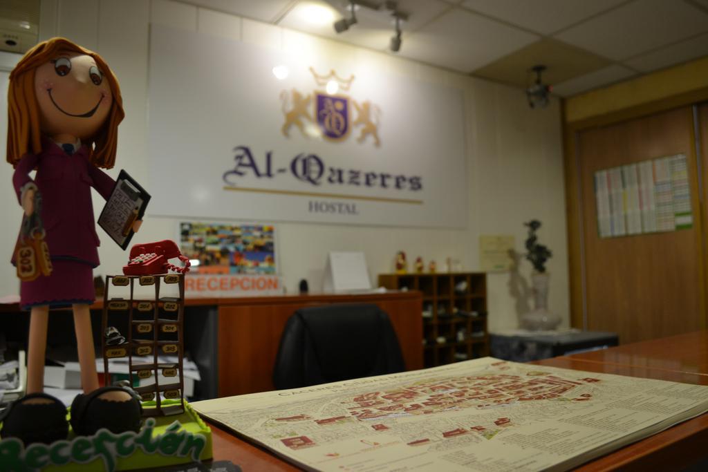 Hostal Al-Qazeres Caces Стая снимка
