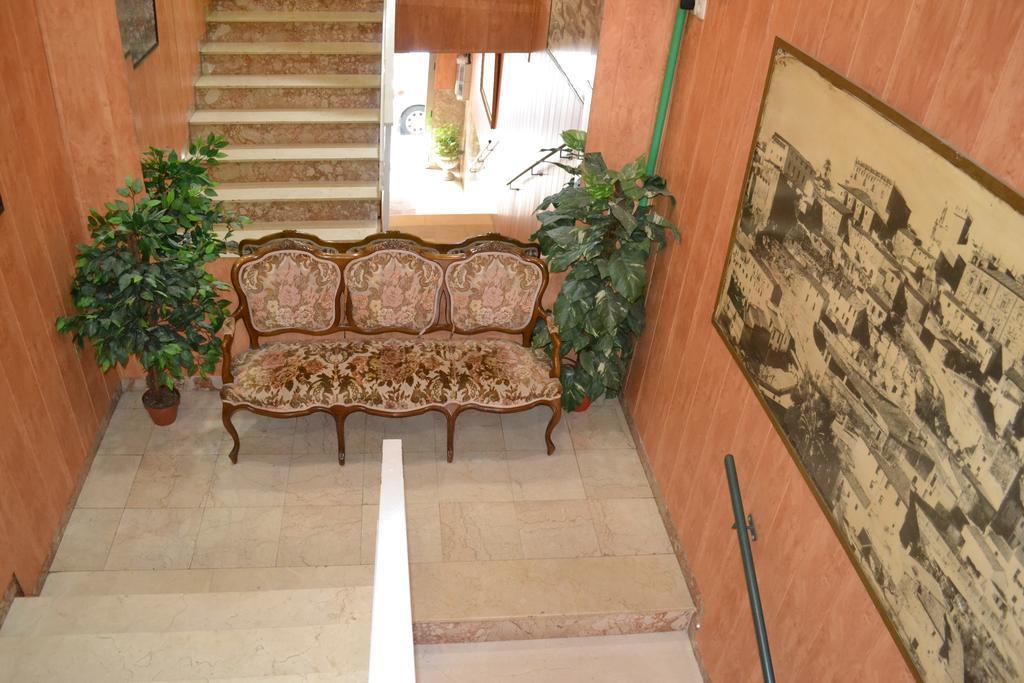 Hostal Al-Qazeres Caces Екстериор снимка
