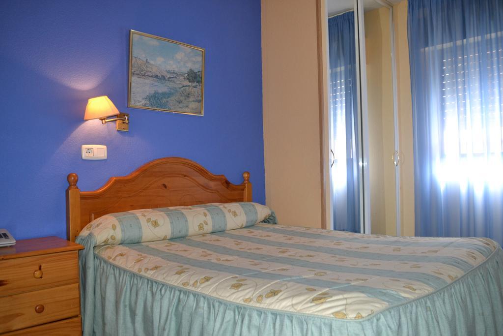 Hostal Al-Qazeres Caces Стая снимка