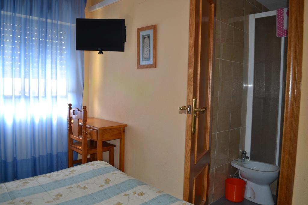 Hostal Al-Qazeres Caces Стая снимка