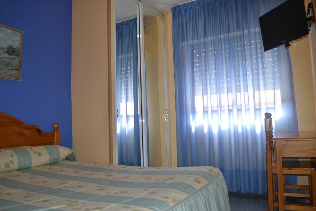 Hostal Al-Qazeres Caces Стая снимка
