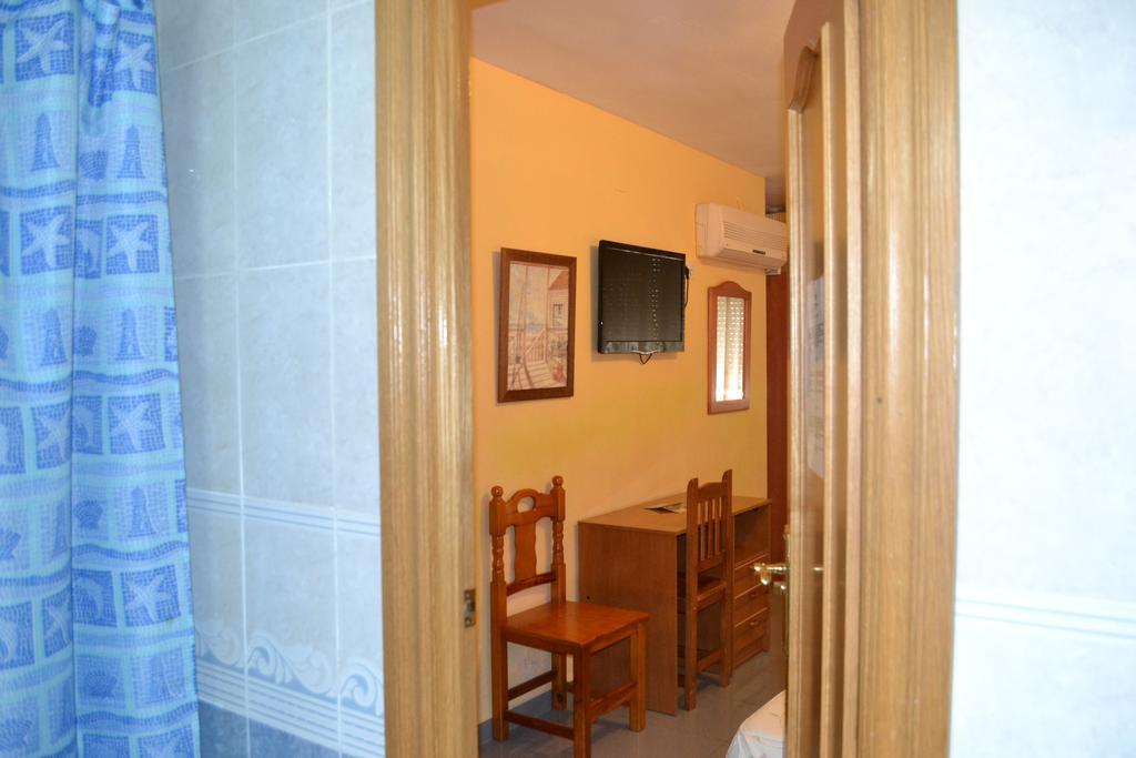 Hostal Al-Qazeres Caces Стая снимка
