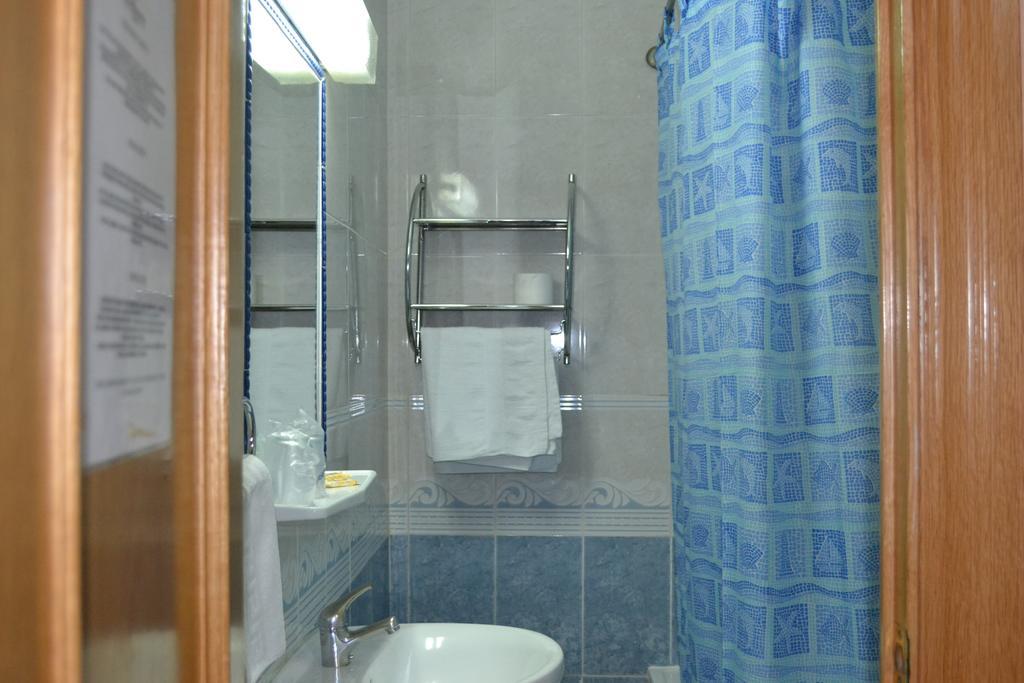 Hostal Al-Qazeres Caces Стая снимка