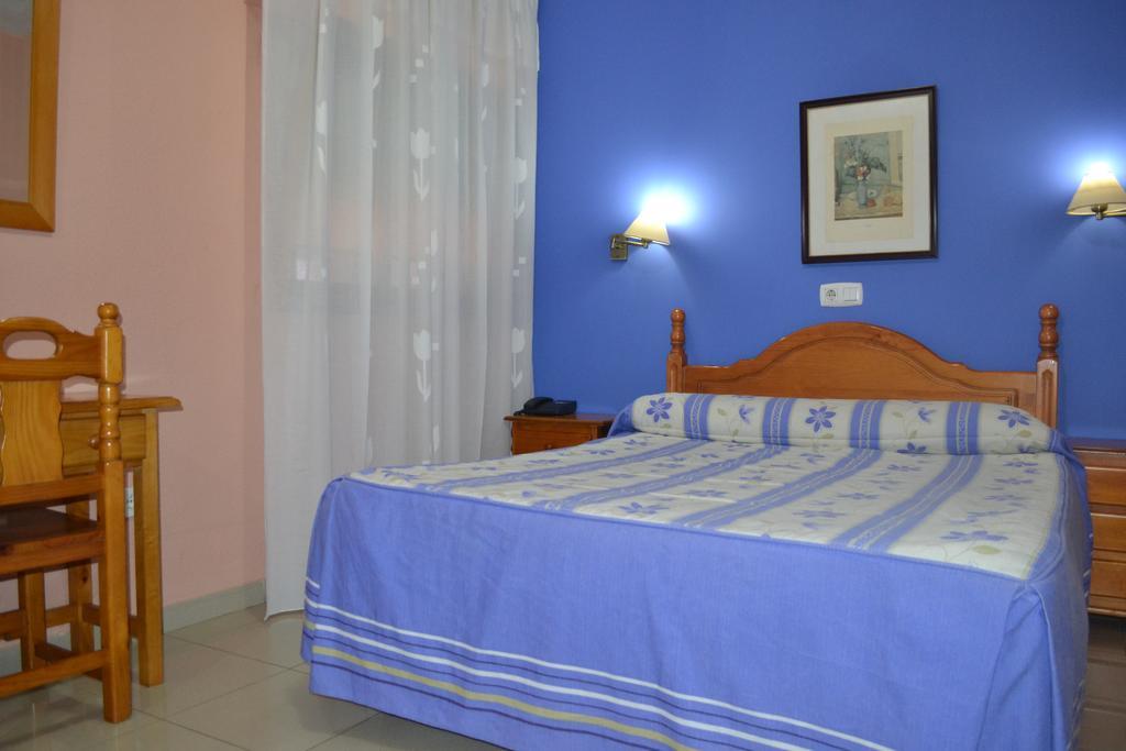 Hostal Al-Qazeres Caces Стая снимка
